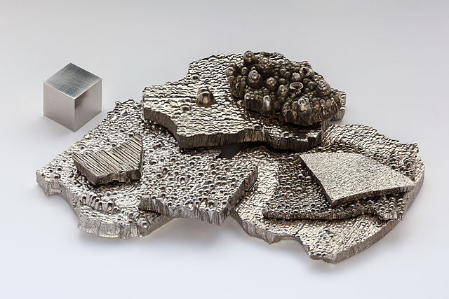File:Kobalt electrolytic and 1cm3 cube.jpg
