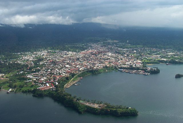 File:Malabo a 13-oct-01.jpg