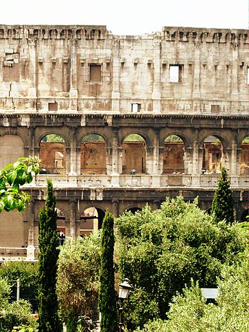 File:Colosseo3.JPG