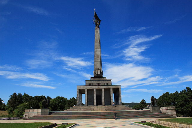 File:Slavin memorial, Bratislava.jpg