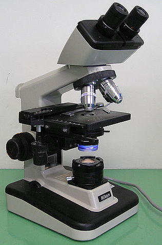 File:Optical microscope nikon alphaphot +.jpg