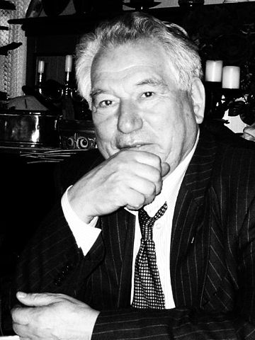 File:Tschingis Ajtmatow.jpg