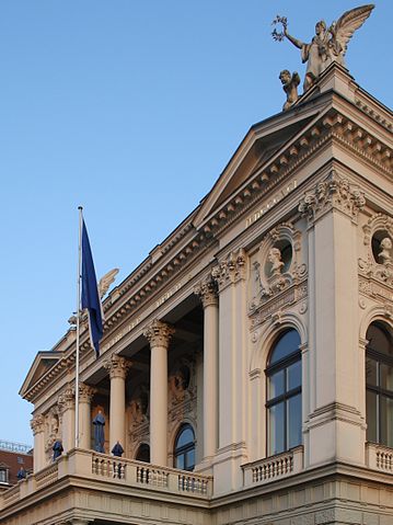 File:Zürich - Opernhaus IMG 0090 ShiftN1.jpg