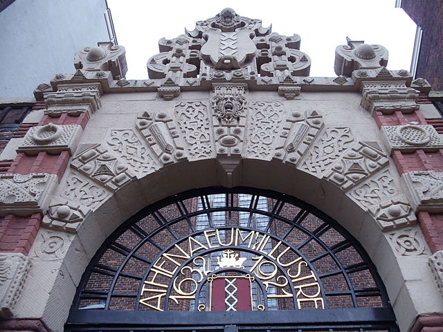 File:Anietenkapel Gate.jpg