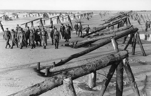 File:Bundesarchiv Bild 101I-719-0243-33, Atlantikwall, Inspektion Erwin Rommel mit Offizieren.jpg