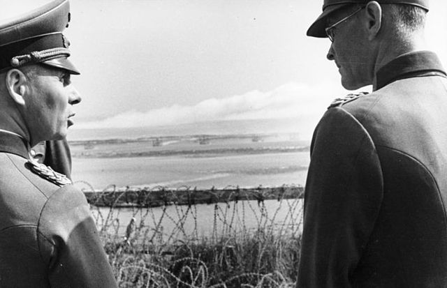 File:Bundesarchiv Bild 101I-300-1863-29, Riva-Bella, Waffenvorführung Panzerwerfer, Rommel.jpg