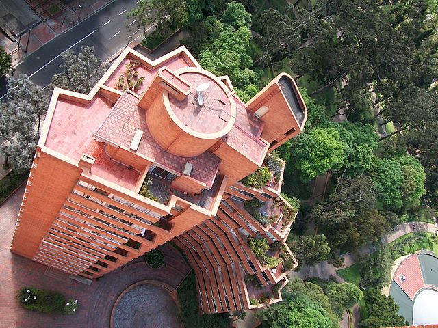 File:Torres del parque torre B.JPG