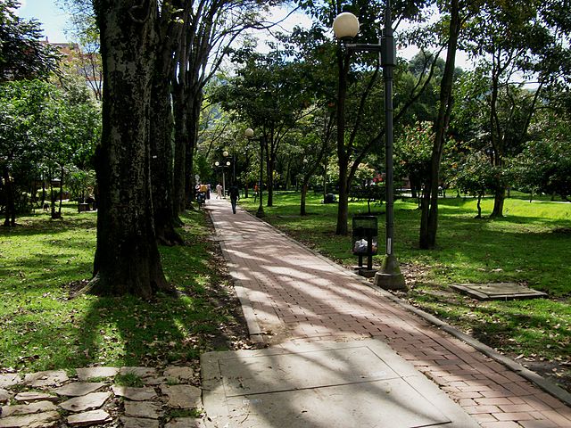 File:BOG El Virrey hacia la 15.JPG