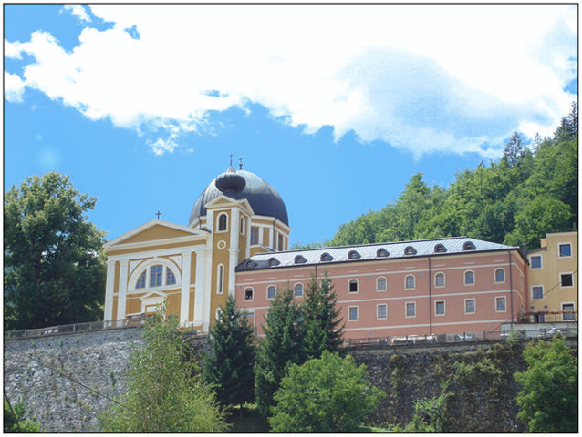 File:Samostan i župa Duha Svetog, Fojnica.jpg