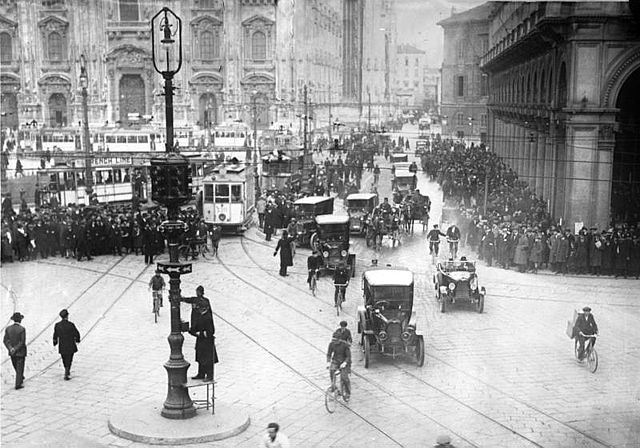 File:Bundesarchiv Bild 102-12689, Mailand, Signallampen im Straßenverkehr.jpg