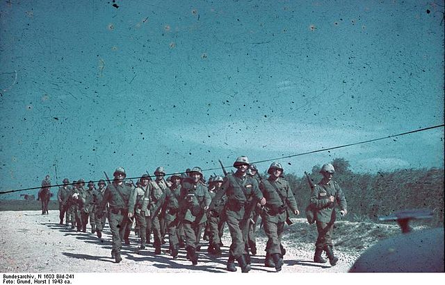 File:Bundesarchiv N 1603 Bild-241, Rumänische Infanterie auf dem Marsch.jpg