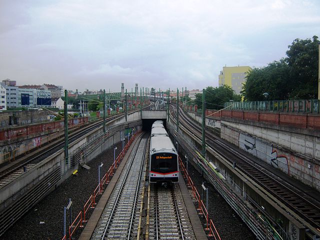 File:Längenfeldgasse 3.JPG