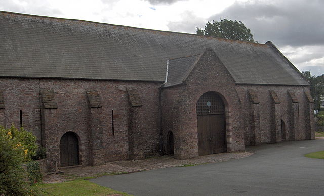 File:The Spanish Barn, Torquay.jpg